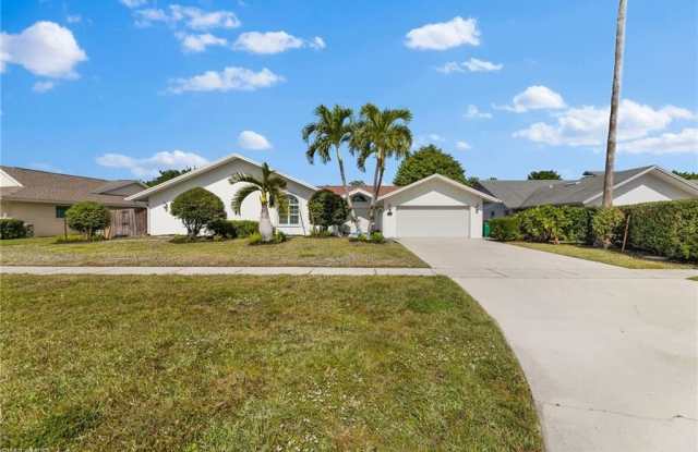 2467 Pine Woods photos photos