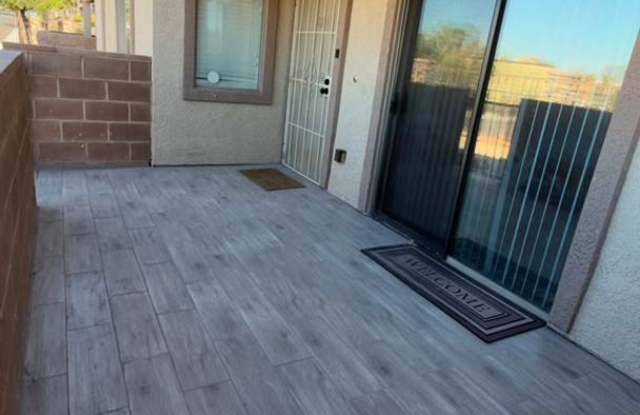 Gated 3 Bedroom Townhome with attached garage Gallery 3