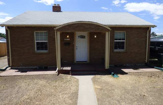 CHARMING RANCH STYLE HOME IN ELYRIA-SWANSEA WITH FENCED YARD AND GARAGE photos photos