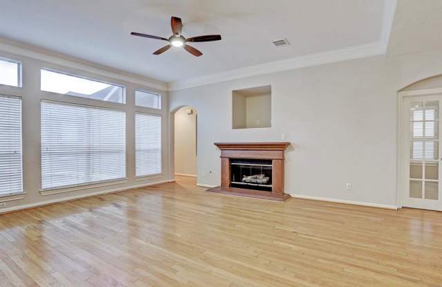 5622 Lake Place Drive Gallery 2