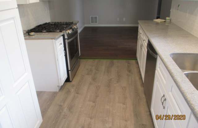 121 Regal Ct. Gallery 4