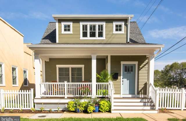 200 SEVERN AVENUE photos photos