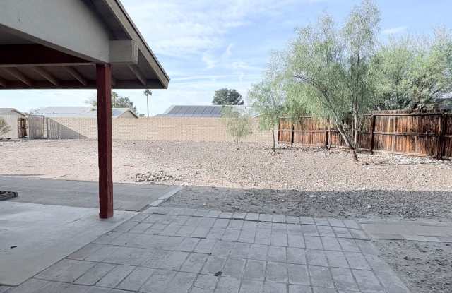 3 bed/2 bath w/ large backyard photos photos