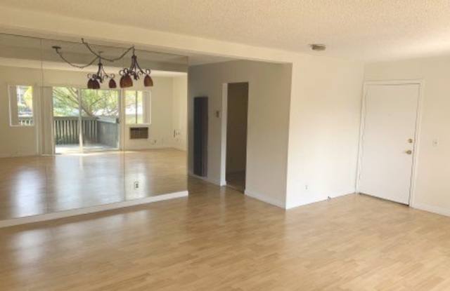 4901 Indianwood Road Gallery 4