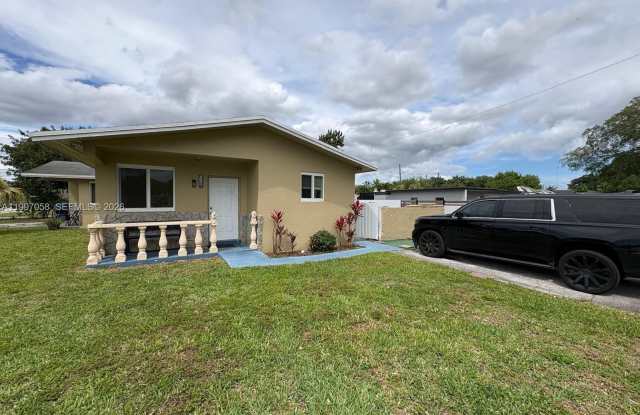 2550 SW 58th Ave photos photos