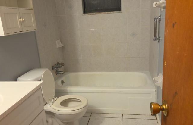 Spacious 4BR House in Pinellas Park Gallery 4