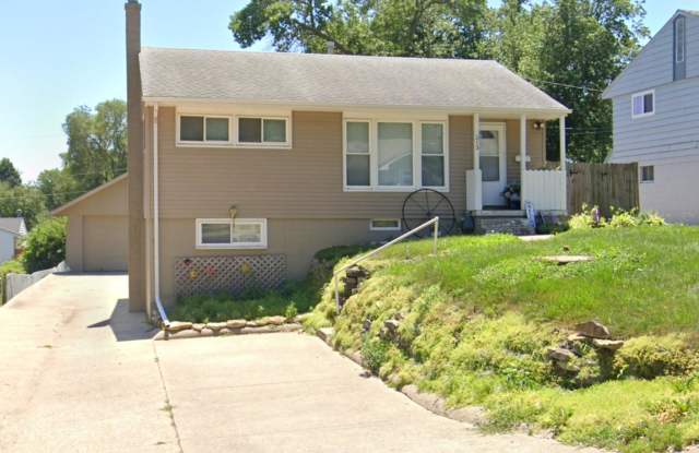 Spacious Home in Papillion Available in May! photos photos