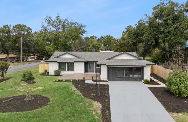 LAKE FRONT RENTAL WITH DOCK ON CLERMONT CHAIN!! Gallery 3