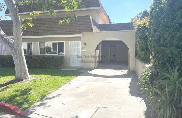 ***Spacious 3 Bedroom / 2 Bath Townhome in UTC - Available NOW*** - 7914 Camino Kiosco, San Diego, CA 92122