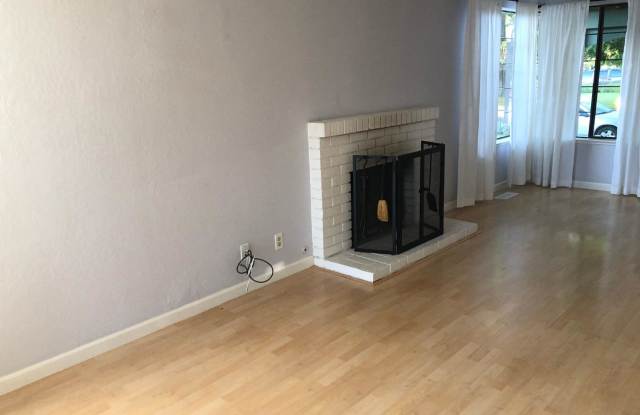 18321 Carriage Gallery 3