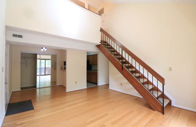 Top Floor 2/1.5 2 level Condo w/ Garage parking. - 1639 Carriage House Terrace, White Oak, MD 20904