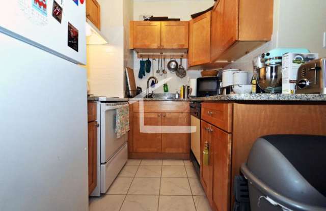 Nicely renovated 2 bedroom unit in Brookline. photos photos
