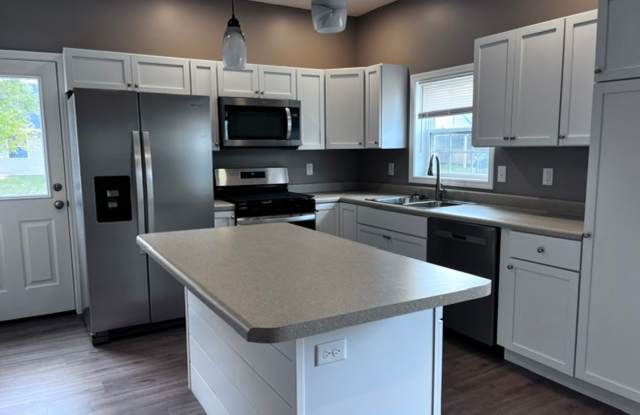 NEW Construction - move in ready - Charming 3-bedroom/2-bathroom duplex in Washington, IL photos photos