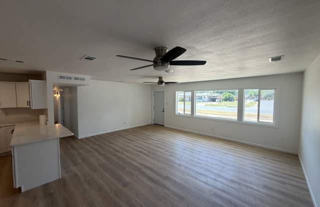 1717 South Washington Avenue Gallery 3