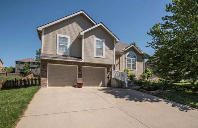 906 Cottonwood Drive - 906 Cottonwood Drive, Lansing, KS 66043