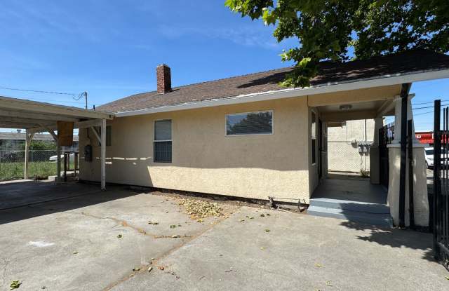 Cute 2 Bedroom, 1 Bathroom Cottage Gallery 4