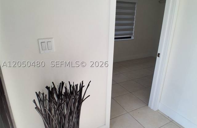 1231 SW 136th Pl Gallery 3