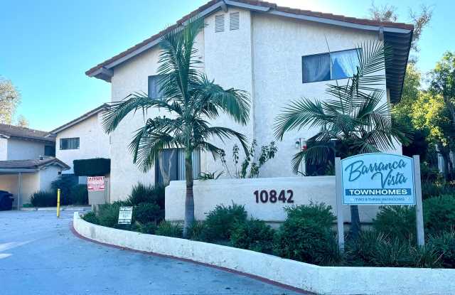 Spacious 2+1 1/2 E. End Townhouse! photos photos