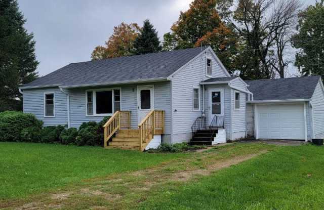 305 Buhrow St - 305 Buhrow Street, Laurel, IA 50141