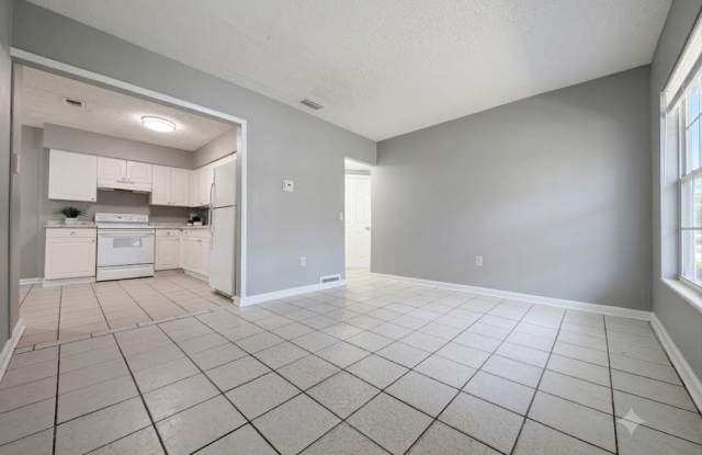 7704 N Taliaferro Ave Gallery 3