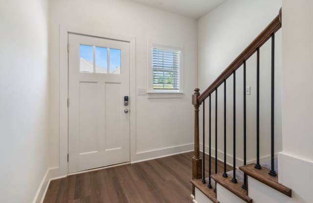 3 bedroom with fenced in backyard! Gallery 3