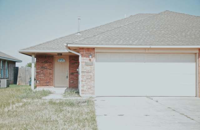 Very Nice 3 Bedroom 2 Bath Duplex in Mustang Schools photos photos