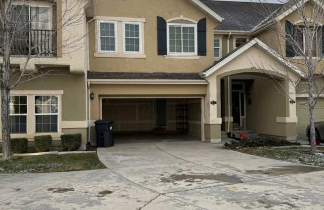 Townhouse with Spacious layout and convient location! photos photos