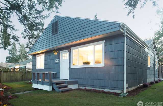 4 Bed 3 Bath SFR Fully Fenced Home in Shoreline photos photos