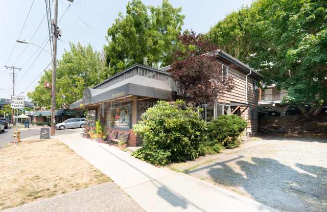 7810 E Green Lake Drive N Gallery 2