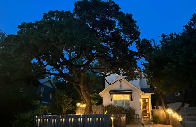 Beautiful 2/1.5 Home in HOT South Austin photos photos