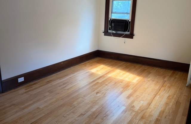 515 North Dewey Street - B Gallery 4
