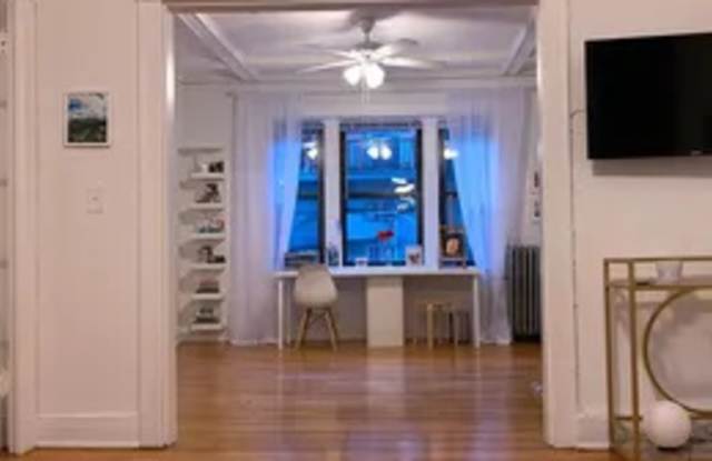 551 West Wellington Avenue photos photos