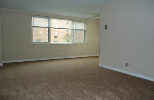 11850 Edgewater Dr Gallery 3