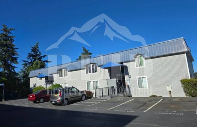 Lower Unit in Prime Bremerton Location with Parking photos photos