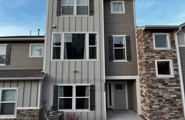 Gorgeous 3 Bedroom Townhouse Located in Northeast Colorado Springs - 6227 Lenexa Grove, El Paso County, CO 80924