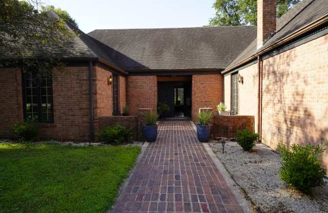 17640 Douglas Rd Gallery 2
