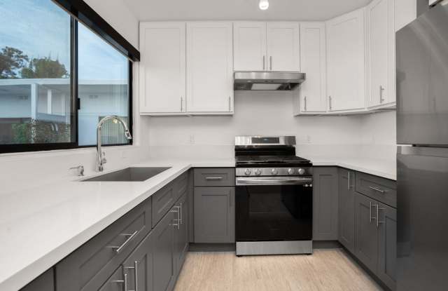 Live in one of the best locations in Los Angeles - Hollywood Hills photos photos