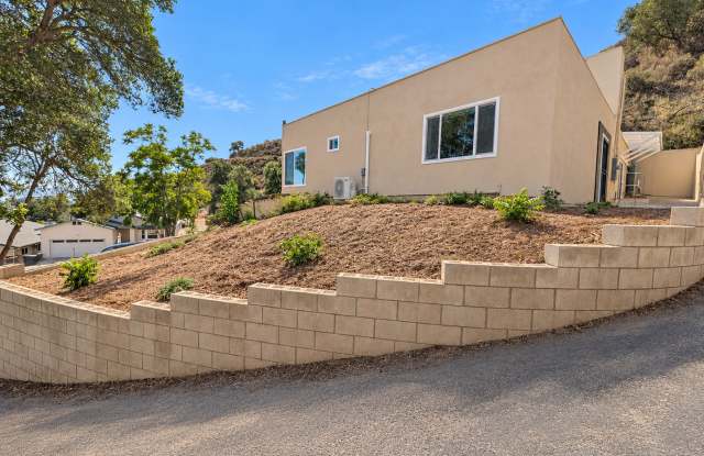 Unique 5-Bedroom Lake Elsinore Hillside Property with Lake Views + Separate Two-Room Building Gallery 1