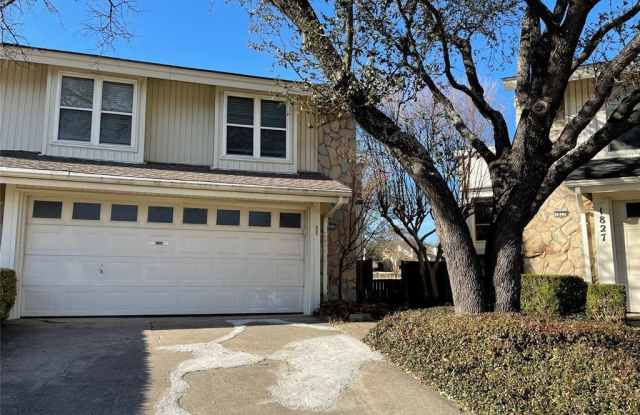 1826 Lakecrest Circle Gallery 2