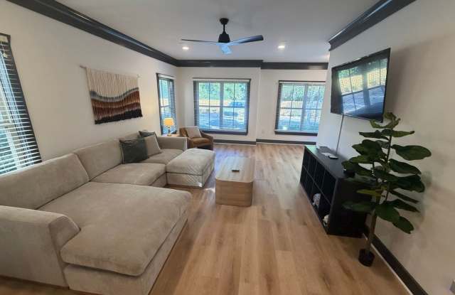 New Renovated Cottage at The Retreat in Clemson Gallery 2