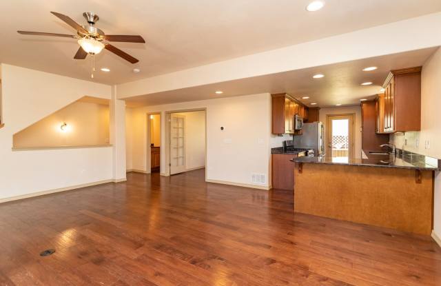 Mountain Shadows Gated Townhome with Mountain & Open Space Views!! Gallery 4