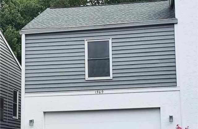 1369 Bobby Lane photos photos