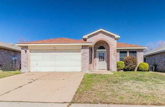 811 Engleside Drive - 811 Engleside Drive, Arlington, TX 76018