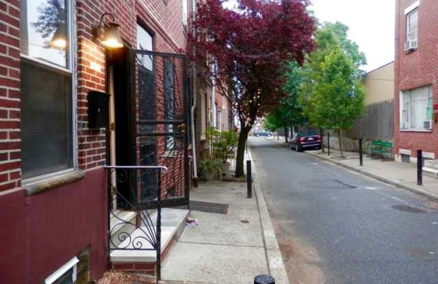 825 League St Gallery 2