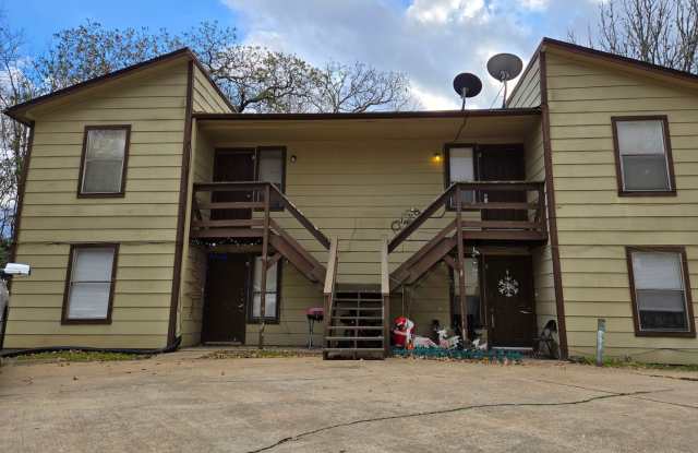 Bryan - 2 bedroom / 1.5 bath - Upstairs - West side of Bryan - 2001 Monito Way, Bryan, TX 77807