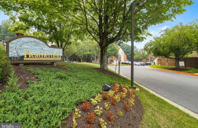 Spacious Columbia Condo with Den, Private Balcony & Golf Course Views Gallery 3