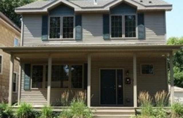 Lots of Room-s - 1169 14th Avenue Southeast, Minneapolis, MN 55414