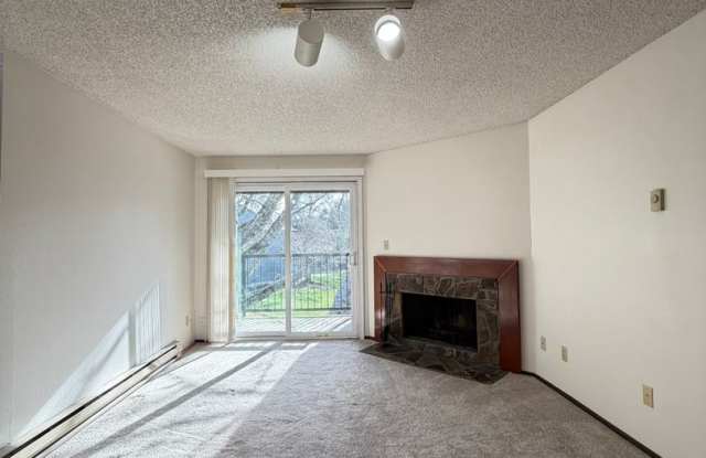 Cozy one-bedroom in nicely kept complex with Pool, Sauna, Tennis Court and more! Gallery 3