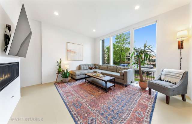 1931 North Central Park Avenue Gallery 3