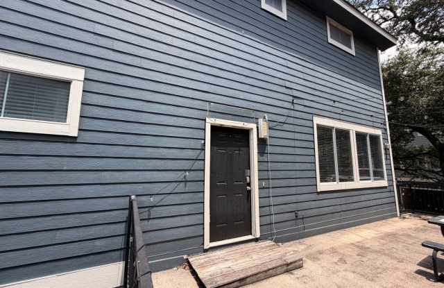 6bed/3bath with garage in North Campus Gallery 3